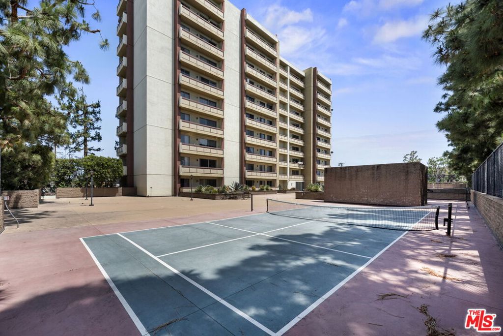 321 S San Vicente Boulevard 101 Property Photo 17