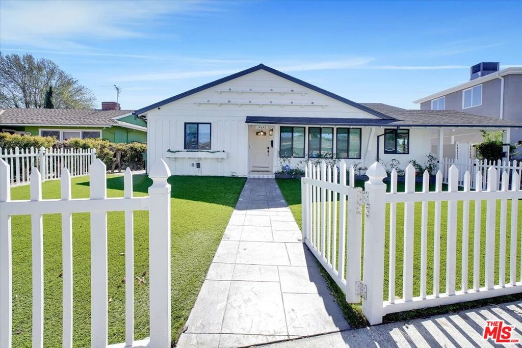 14642 Runnymede Street Property Photo 8