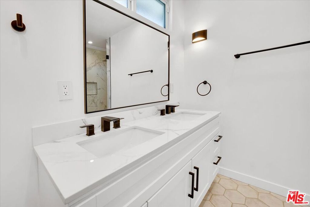 14642 Runnymede Street Property Photo 18