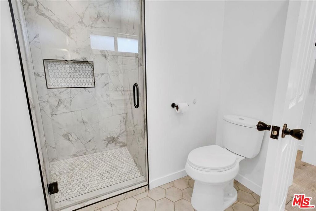 14642 Runnymede Street Property Photo 33