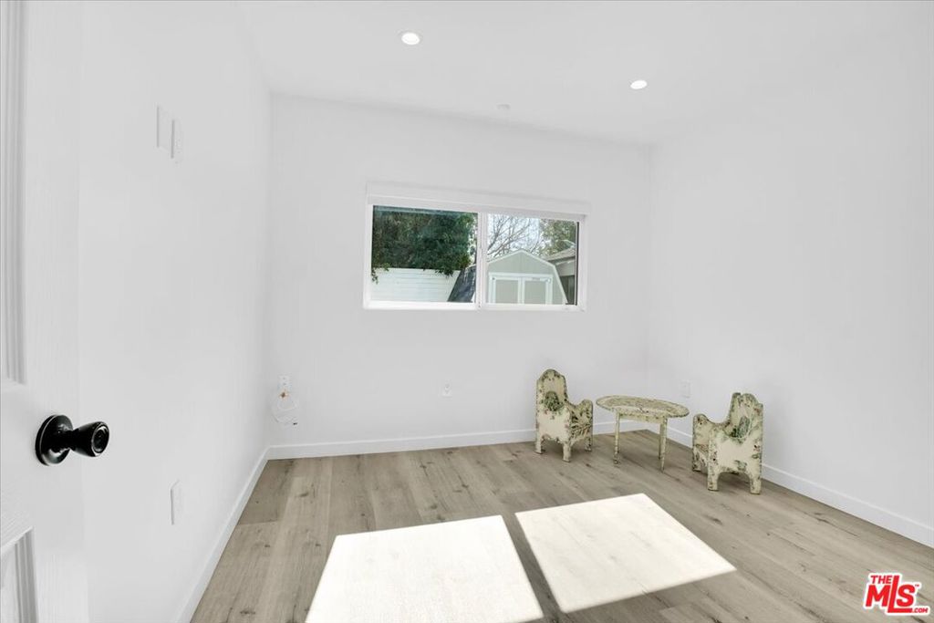 14642 Runnymede Street Property Photo 34