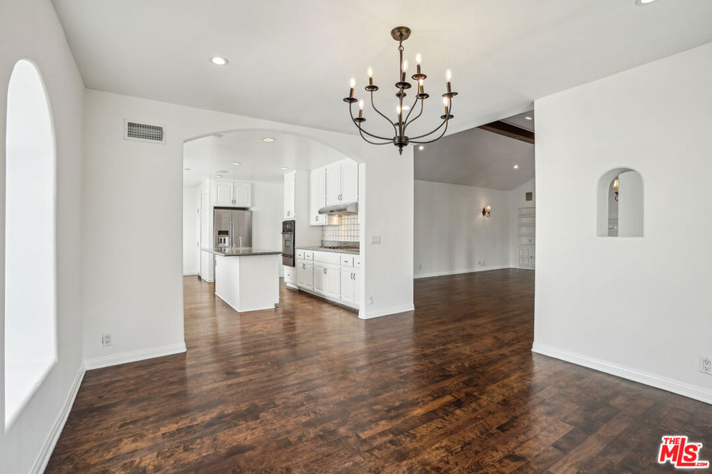 352 S Oakhurst Drive Property Photo 15