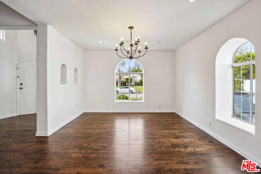 352 S Oakhurst Drive Property Photo 16