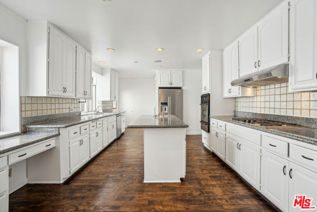 352 S Oakhurst Drive Property Photo 19
