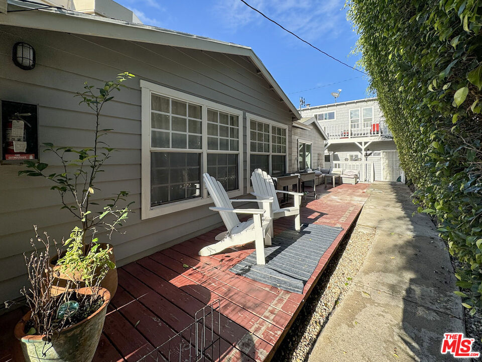 1249 23rd Street A Property Photo 2