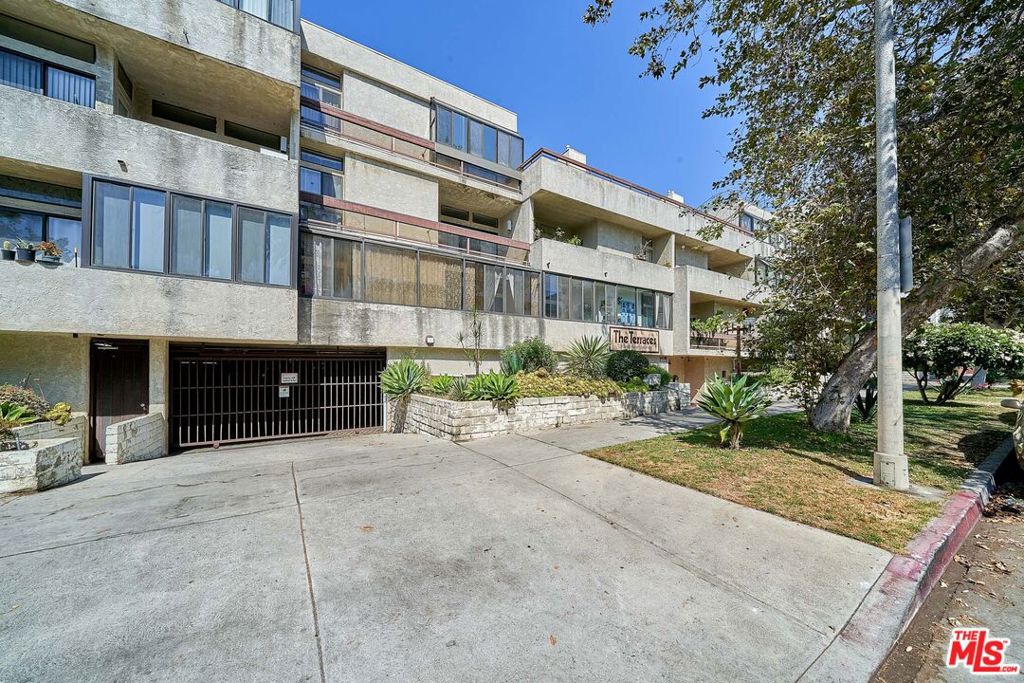 729 S Hobart Boulevard 18 Property Photo 1
