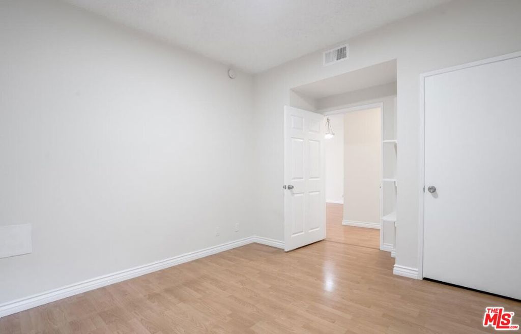 729 S Hobart Boulevard 18 Property Photo 4