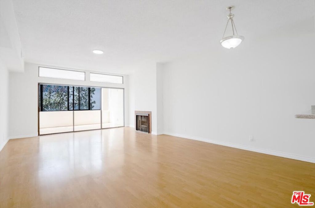 729 S Hobart Boulevard 18 Property Photo 5