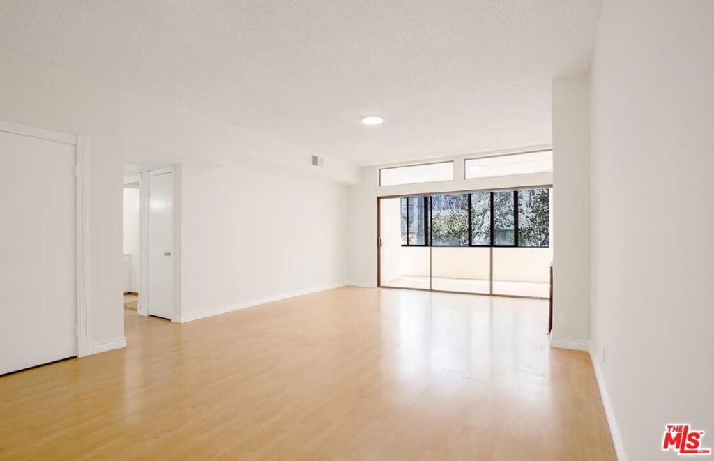 729 S Hobart Boulevard 18 Property Photo 8