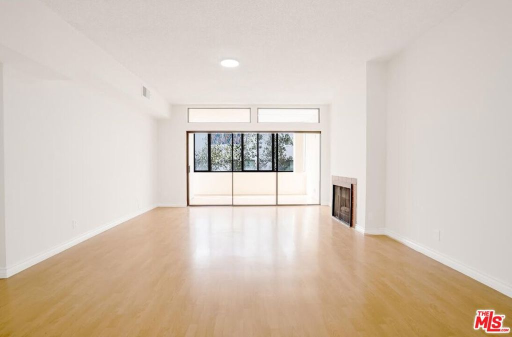 729 S Hobart Boulevard 18 Property Photo 9