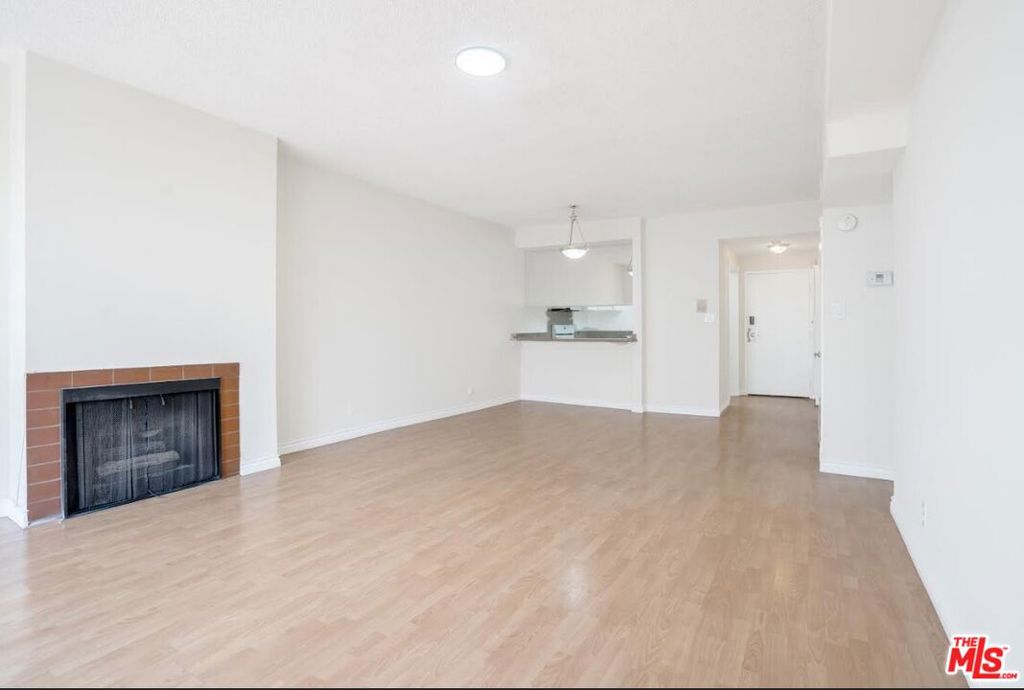 729 S Hobart Boulevard 18 Property Photo 11