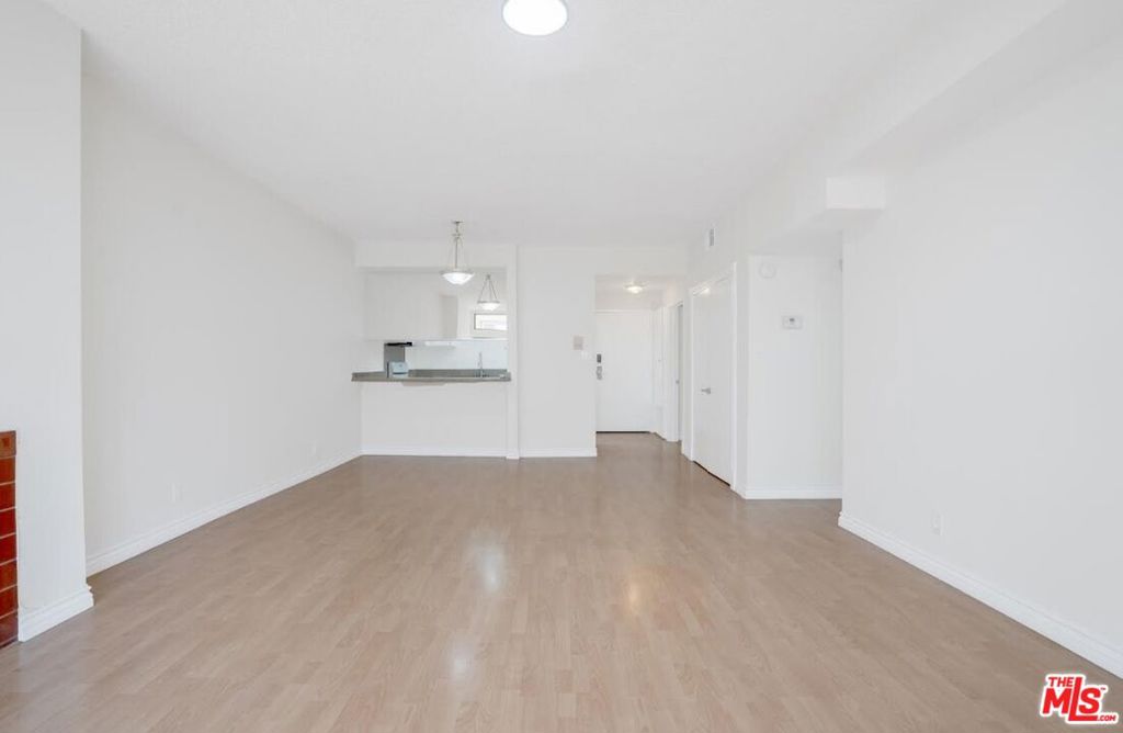 729 S Hobart Boulevard 18 Property Photo 12