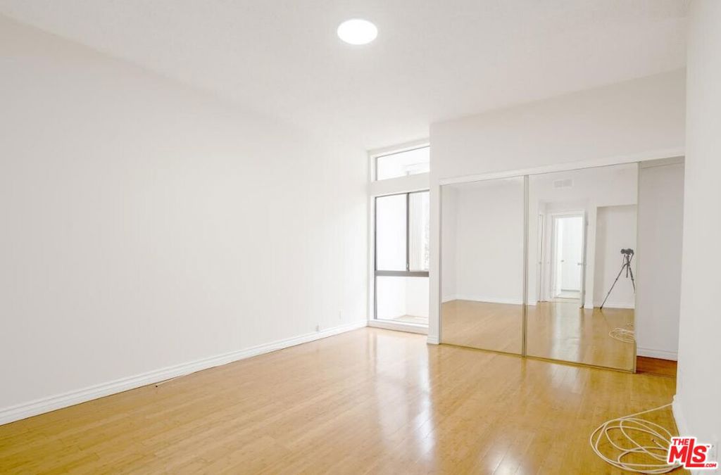 729 S Hobart Boulevard 18 Property Photo 16