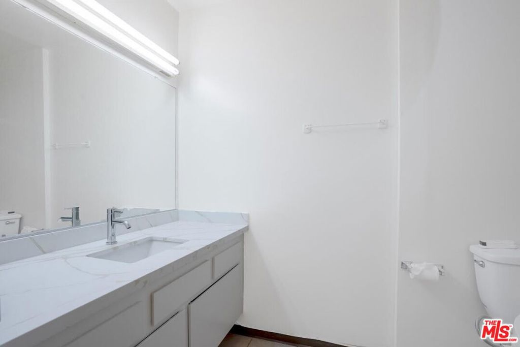 729 S Hobart Boulevard 18 Property Photo 19