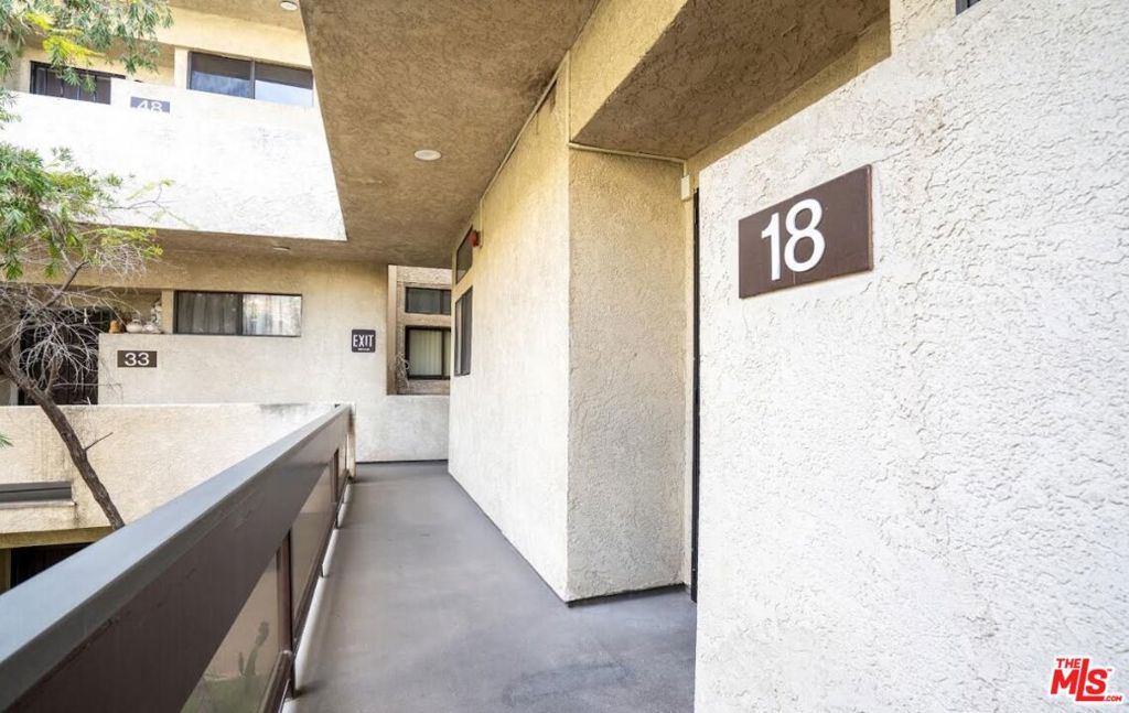 729 S Hobart Boulevard 18 Property Photo 26