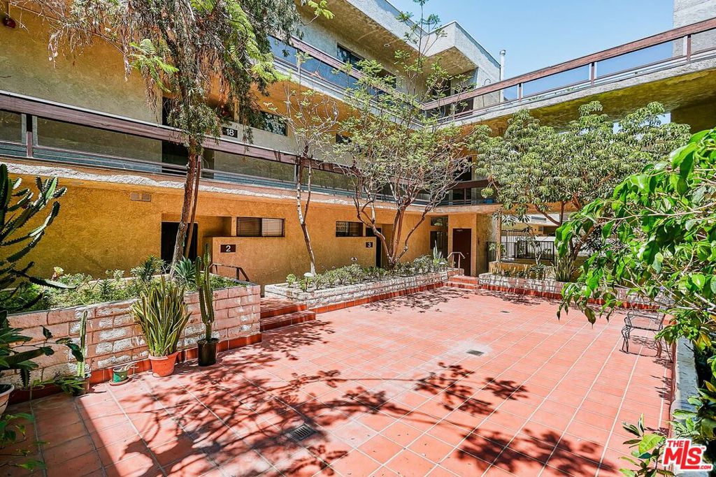 729 S Hobart Boulevard 18 Property Photo 27