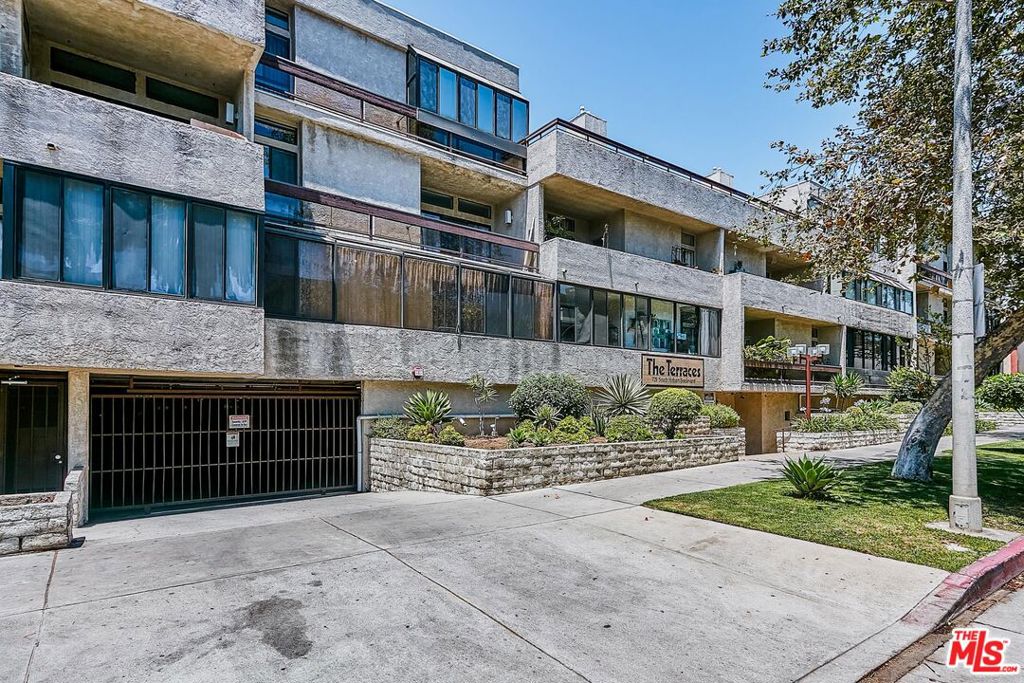 729 S Hobart Boulevard 18 Property Photo 33