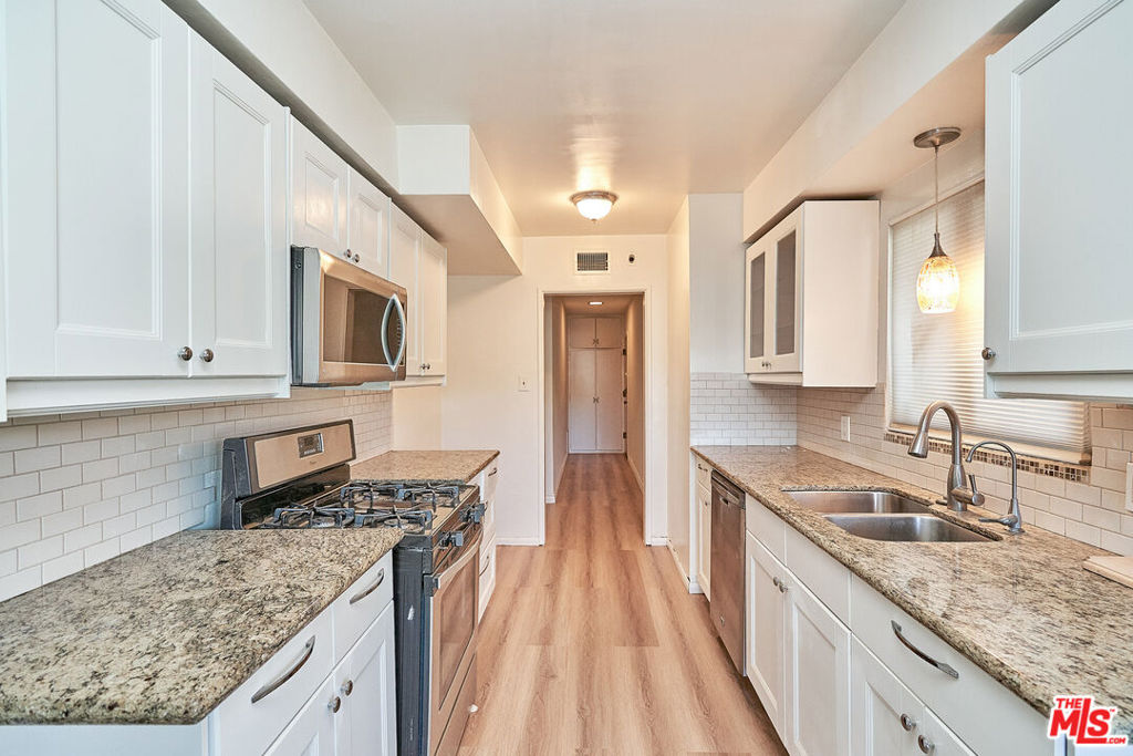 12129 Beverly Boulevard 3c Property Photo 3