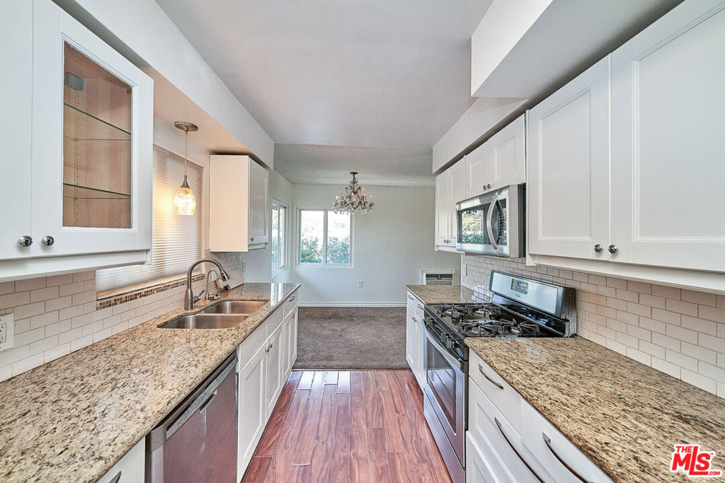 12129 Beverly Boulevard 3c Property Photo 4
