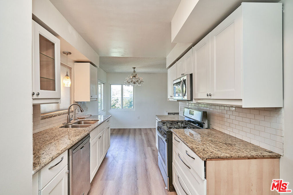 12129 Beverly Boulevard 3c Property Photo 6