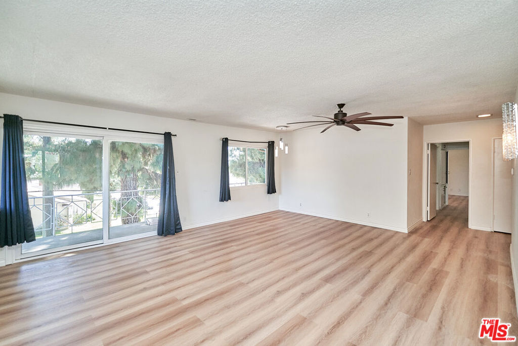 12129 Beverly Boulevard 3c Property Photo 8