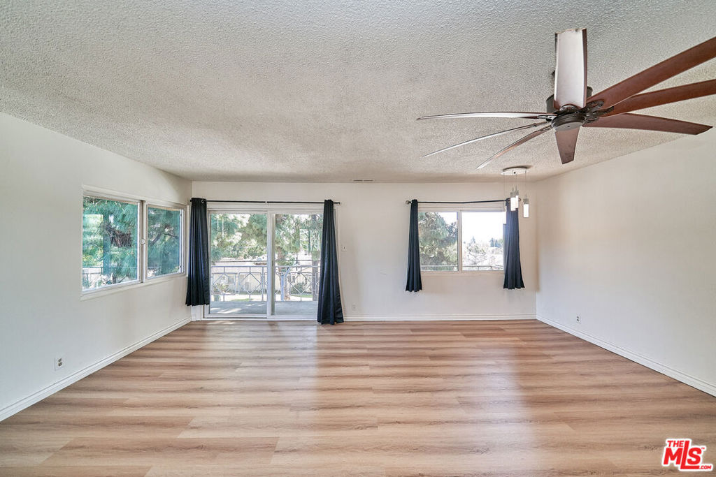 12129 Beverly Boulevard 3c Property Photo 12