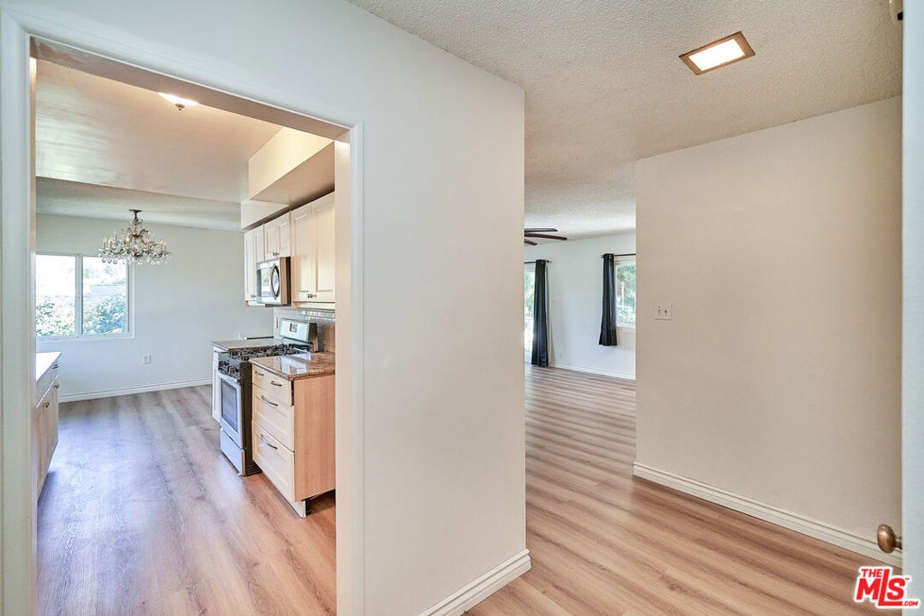 12129 Beverly Boulevard 3c Property Photo 15