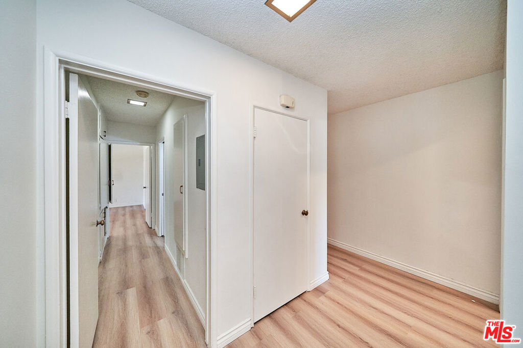 12129 Beverly Boulevard 3c Property Photo 18