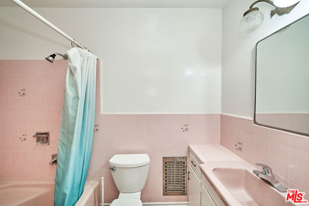 12129 Beverly Boulevard 3c Property Photo 23