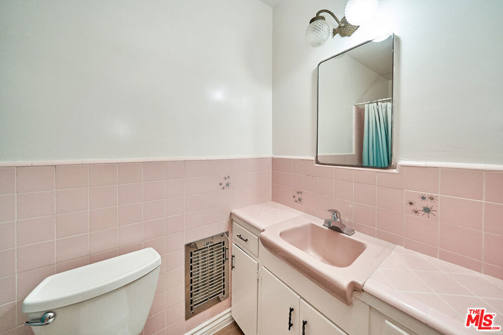 12129 Beverly Boulevard 3c Property Photo 24