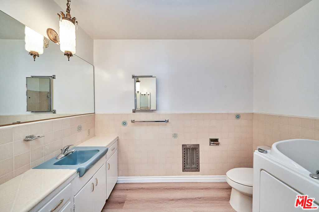 12129 Beverly Boulevard 3c Property Photo 32