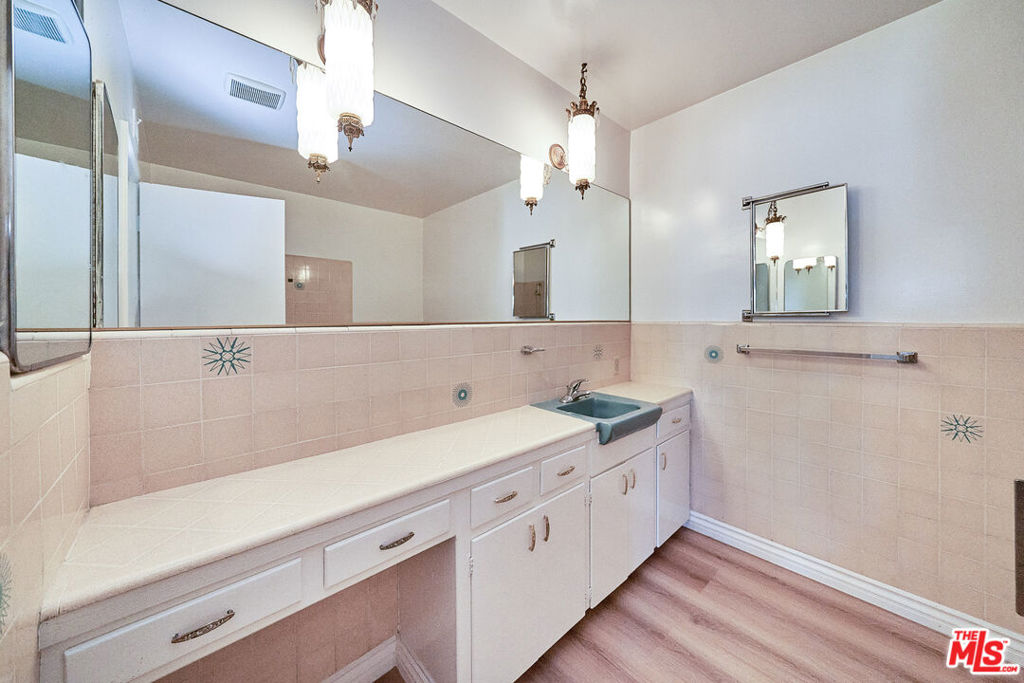 12129 Beverly Boulevard 3c Property Photo 33