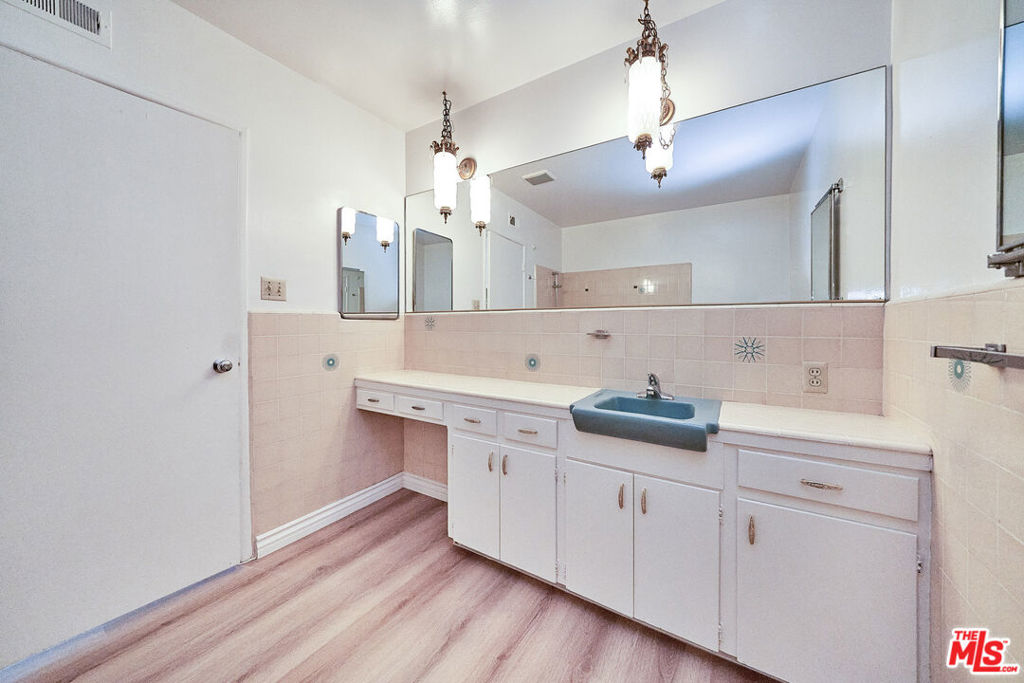 12129 Beverly Boulevard 3c Property Photo 36