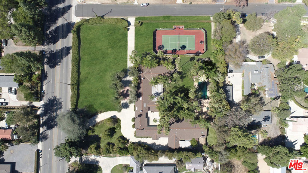 17545 Parthenia Street Property Photo