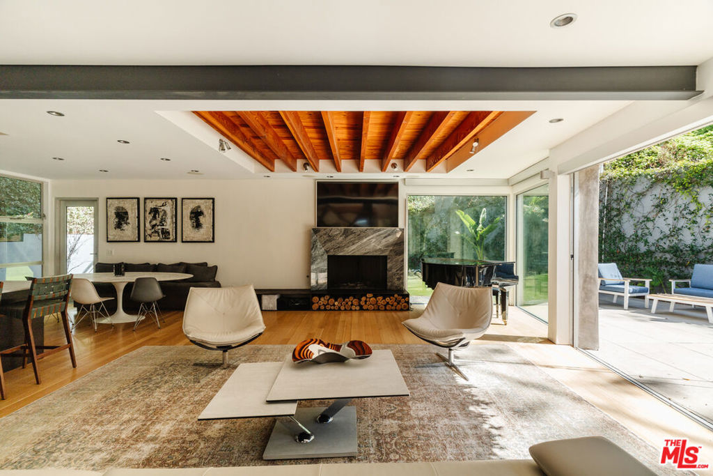 562 Stassi Lane Property Photo 8