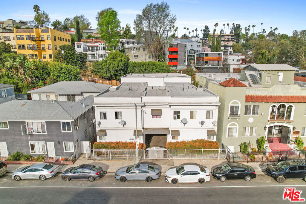 957 N Vendome Street Property Photo 2