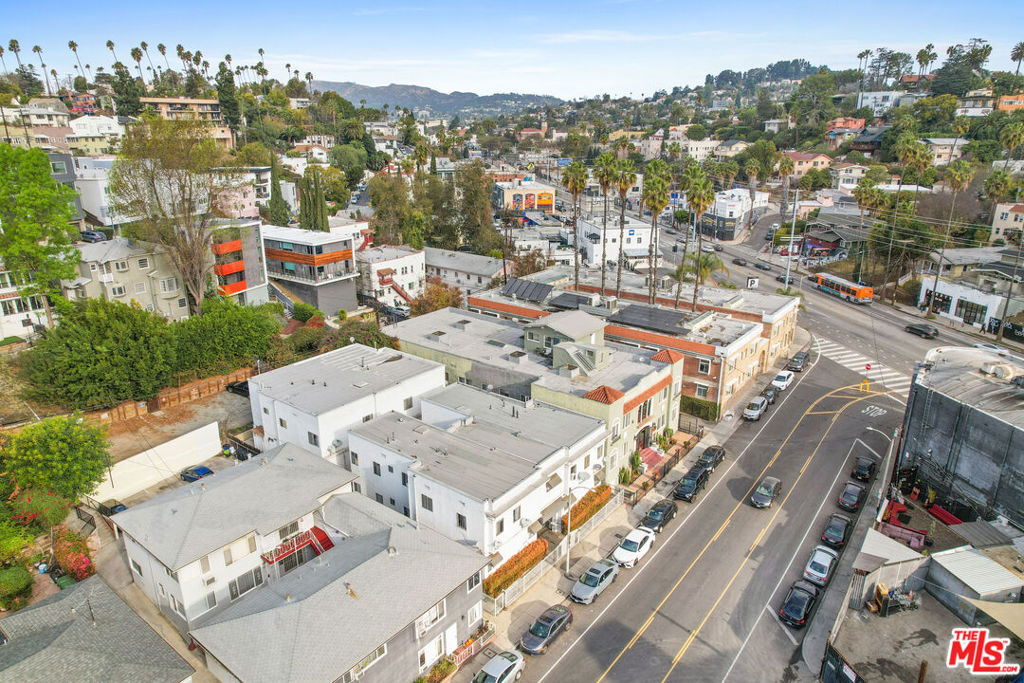 957 N Vendome Street Property Photo 8