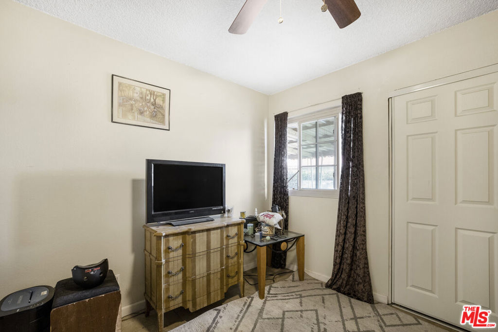 550 N Eucalyptus Avenue Property Photo 10