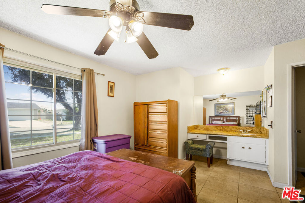 550 N Eucalyptus Avenue Property Photo 18