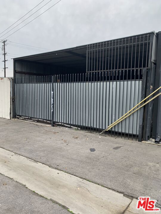 15322 S San Pedro Street Property Photo 4