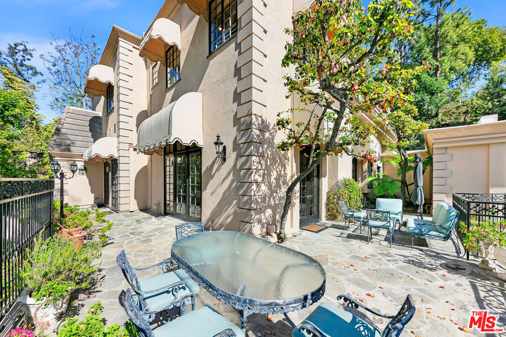 1118 San Ysidro Drive Property Photo 18