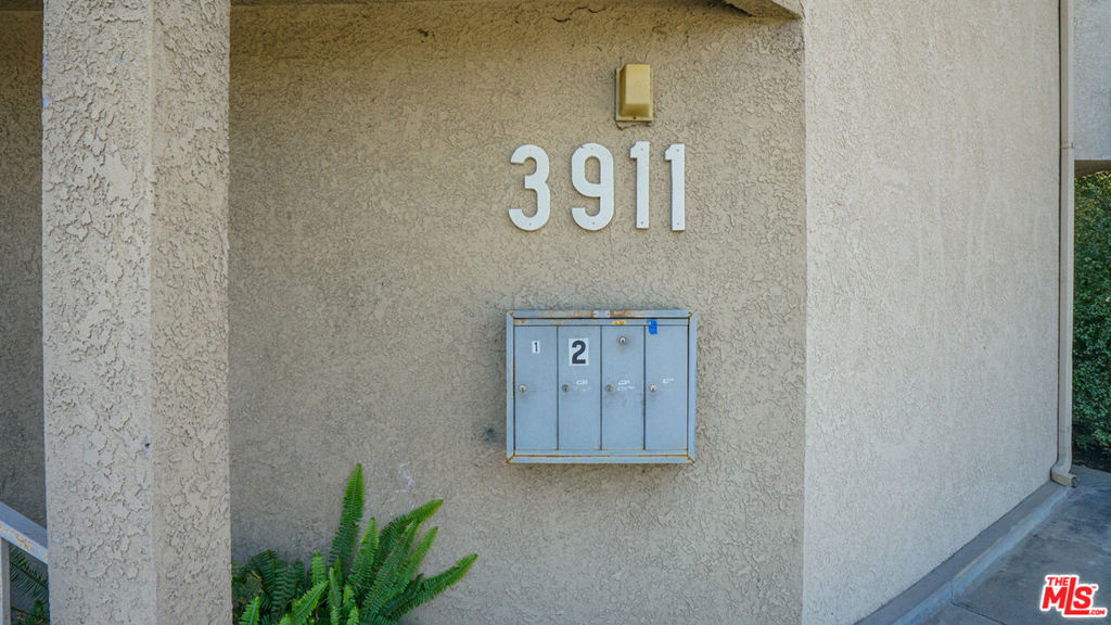 3911 Verdugo Road Property Photo 7