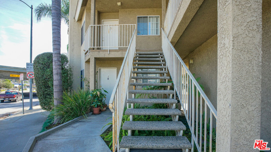 3911 Verdugo Road Property Photo 8