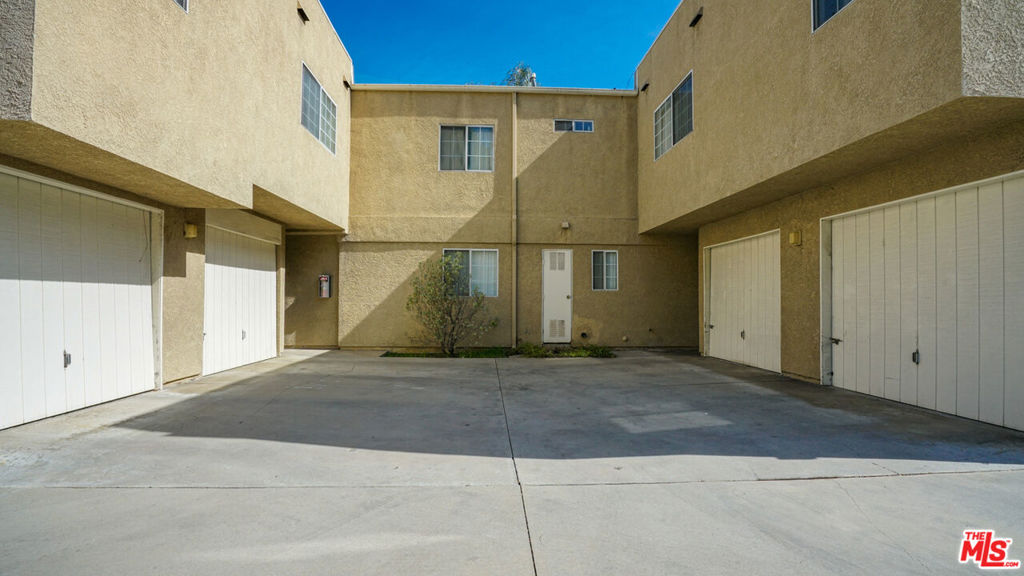 3911 Verdugo Road Property Photo 10