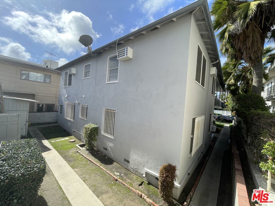 1124 Glenville Drive Property Photo 3