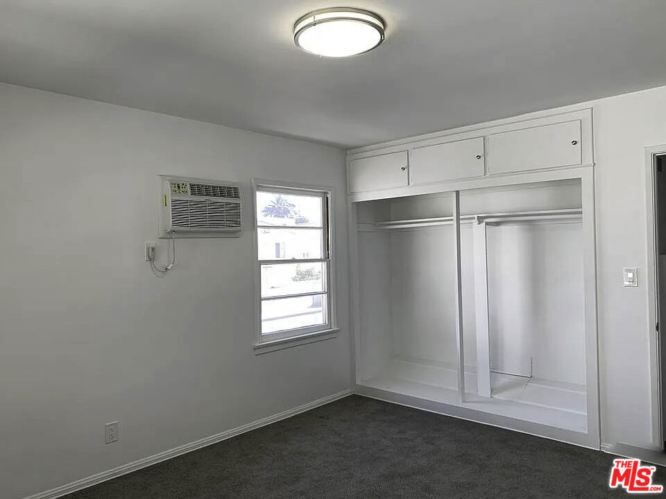 1124 Glenville Drive Property Photo 7
