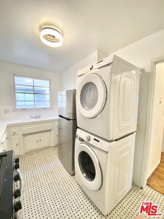 1124 Glenville Drive Property Photo 8
