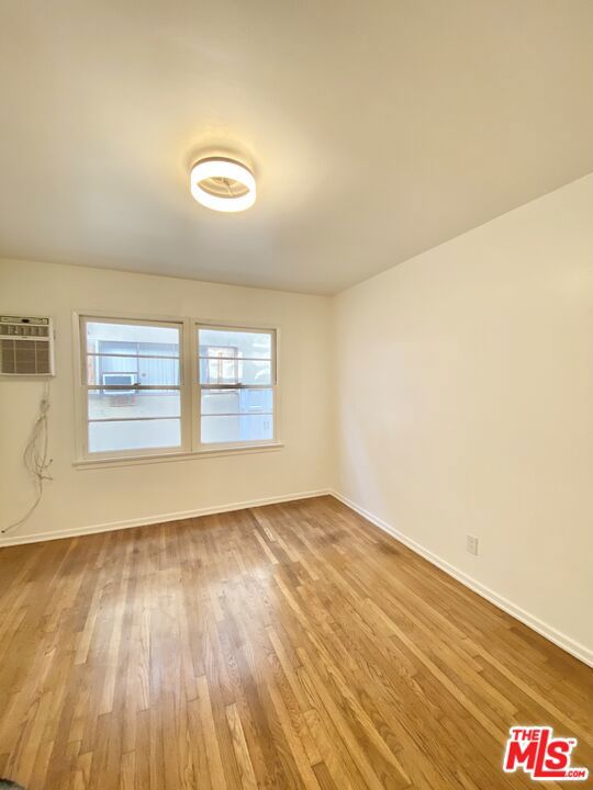 1124 Glenville Drive Property Photo 9