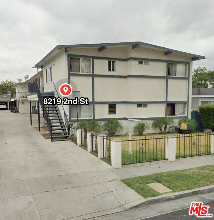 8219 2nd Street Property Photo