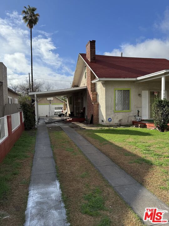 563 W 16th Street Property Photo 3